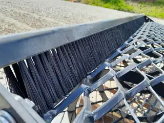 - - - DK-TEC