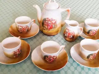  Antik dukke kaffestel fra 1920-1930.