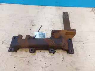 Case 580 SLE Udstødning Manifold  J901919
