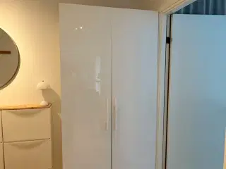 Højglans dobbelt skab - 1 år gammelt 