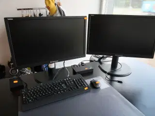 2 stk. 21" LENOVO Skærme, samt dock og JABRA headset