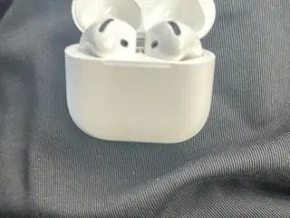 Apple AirPods gen. 4 (2024) med aktiv støjreduktio