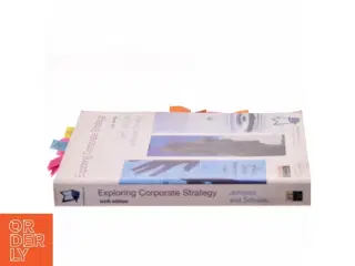 Exploring corporate strategy (Bog)