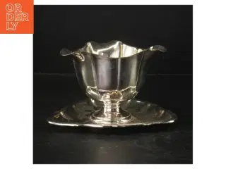 Sølvfarvet saucekande med bakke (str. 16 cm)
