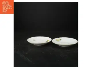 Porcelænsunderkopper med blomstermotiv fra B&G (str. Ø 15)
