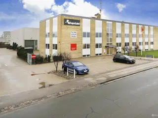 Nyistandsat kontor i nyrenoveret flerbrugerhus