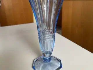 Blå vase i glas