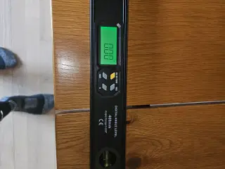 DIGITAL VINKELMÅLER / VATERPAS – 400MM