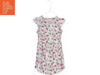 Sommerkjole med mønster fra Guppy (str. 98)