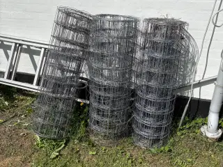 30 pæle 3 ruller trådhegn giv bud 