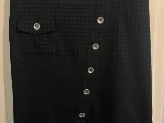 Sød Nederdel med knapper skråt ned foran