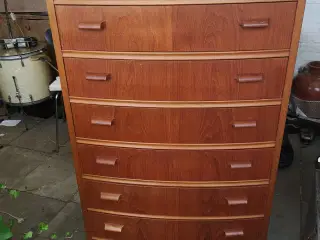 teak kommode 7 skuffer..