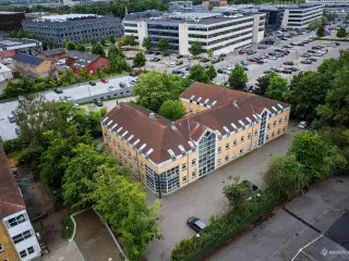 Fleksibelt og indbydende kontorlejemål i veludviklet erhvervsområde i Søborg