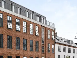 Moderne kontor i industriel tidslomme