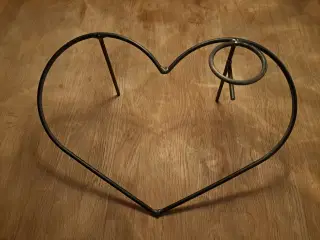 Gravpynt. Pyntehjerte i jern med plads til 1 lys