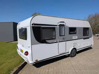 Nyere campingvogn (næsten som ny)