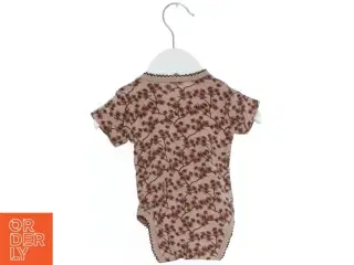 Kortærmet bodystocking med blomsterprint fra Sofie Schnoor (str. 56)