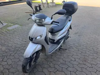 Peugeot 2019 30 scooter 