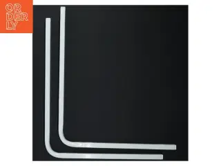 Hvide hyldebeslag fra Home It (str. 25 x 30 cm)