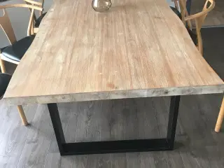 Spisebord