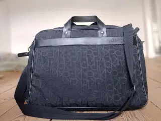 Calvin Klein Signature Messenger Bag