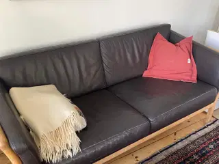 Mørk brun læder sofa