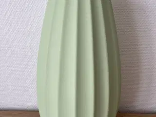 Grøn vase - højde 34,5 cm. 