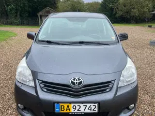Toyota Verso Sportsvan 2012