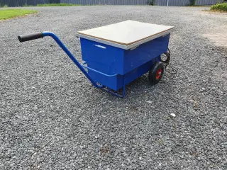 Værktøjsvogn med luftgummihjul 