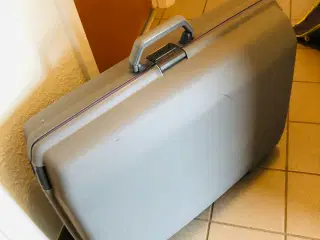Kuffert grå 