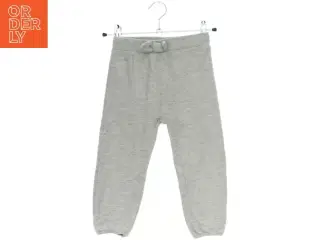 Grå babybukser fra Mango KIDS (str. 98)