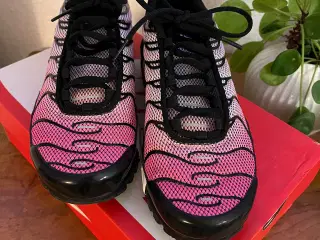 Nike Air Max Plus sneakers