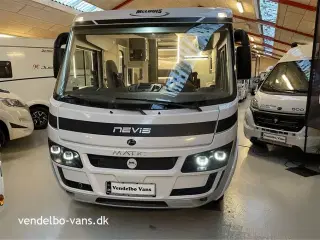 2026 - McLouis Nevis   Lounge og stor højdejusterbar dobbeltseng bag + dobbeltseng foran