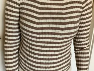 T-shirts fra Pieces str. S ,50% viscose,28% poly