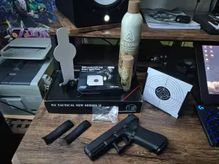 WE Glock 17V BK + Udstyr - Gas blowback - Airsoft