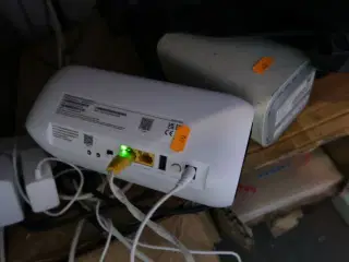 2 stk. trådløse routere ZYXEL NR5103EV3
