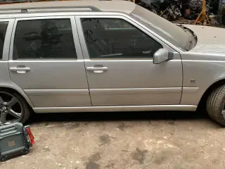 Volvo V70 R