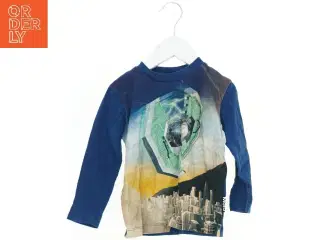 Langærmet bluse med bymotiv fra Molo (str. 92)