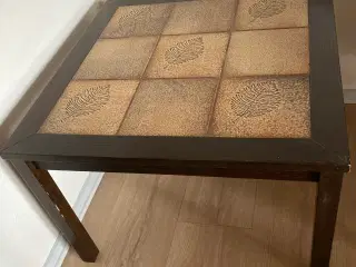 Hjørnebord med kakler