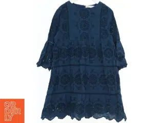 Blå kjole med broderi fra Zara (str. 140)