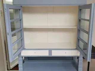 Lille fint antik skab