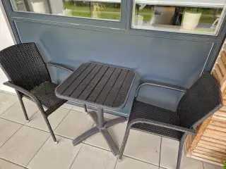 Cafebord incl 2 stole sælges farve sort