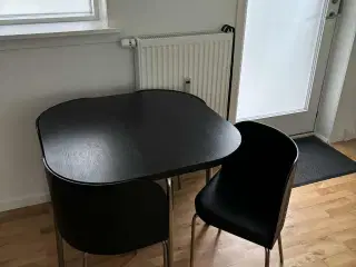 Spisebord med 4 stole sælges - står i Aalborg