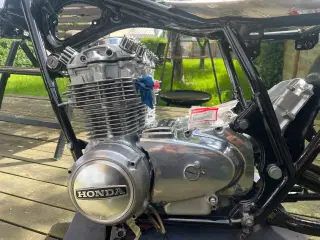Motor på stel