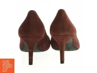 Brun pumps i ruskind fra Unisa (str. 38 )