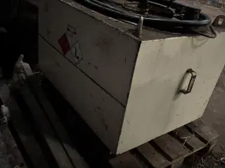 Dieseltank  /  Ladtank 