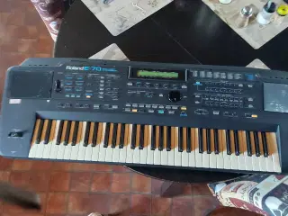 Roland E70 keyboard