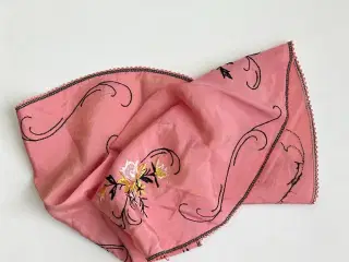 Rund minidug, rosa m sort broderi