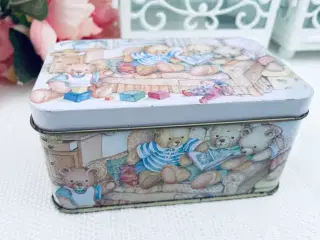 Ældre bamse dåse med let patina 
