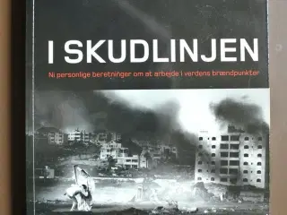 i skudlinjen - ni personlige beretninger om at arb